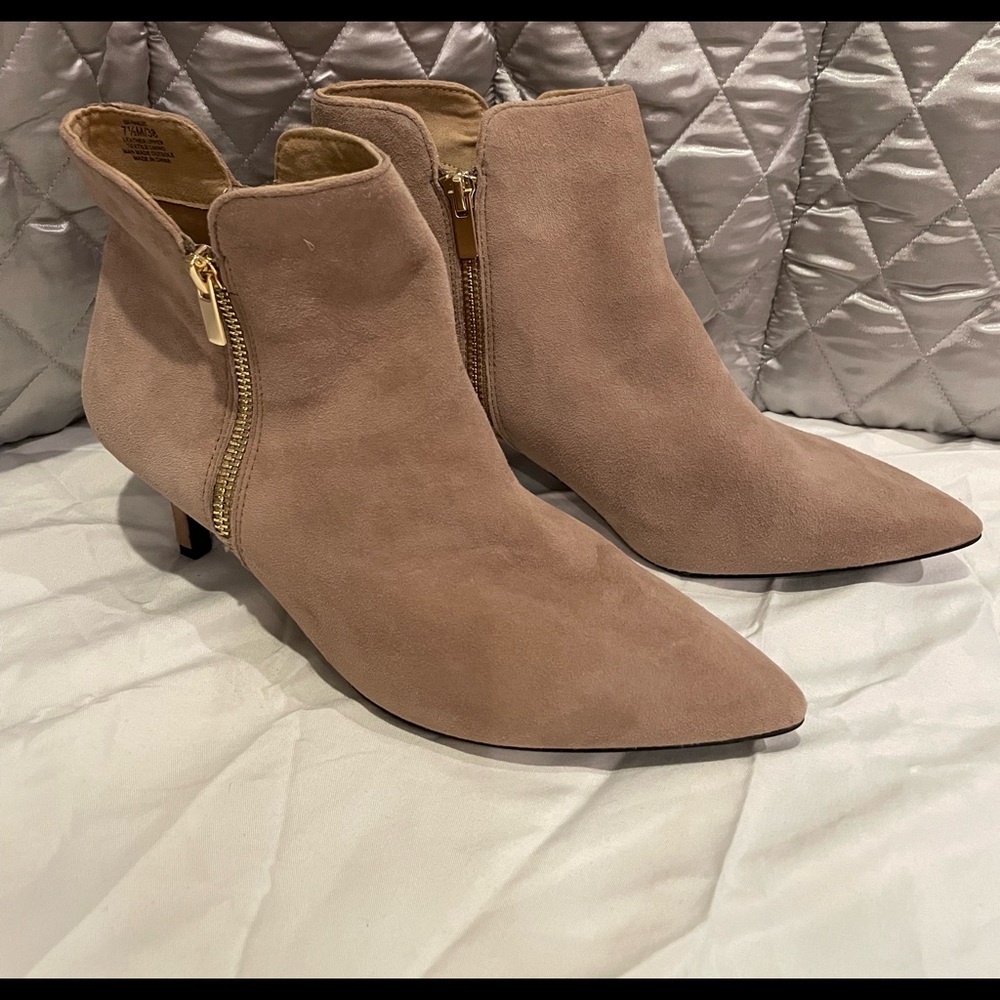 NWOT Tory Burch suede kitten heel booties